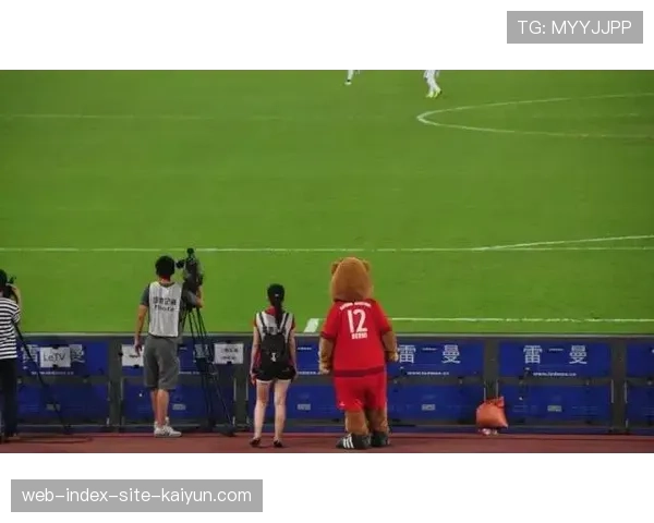 国际米兰中场核心集体缺阵 齐沃变阵四后卫体系应对兵荒